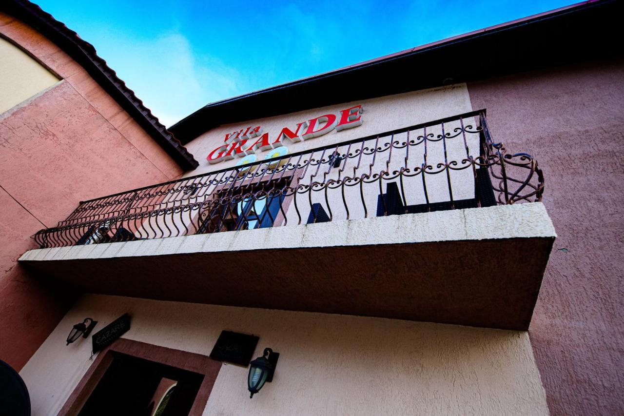 Pensiunea Grande Lepşa エクステリア 写真