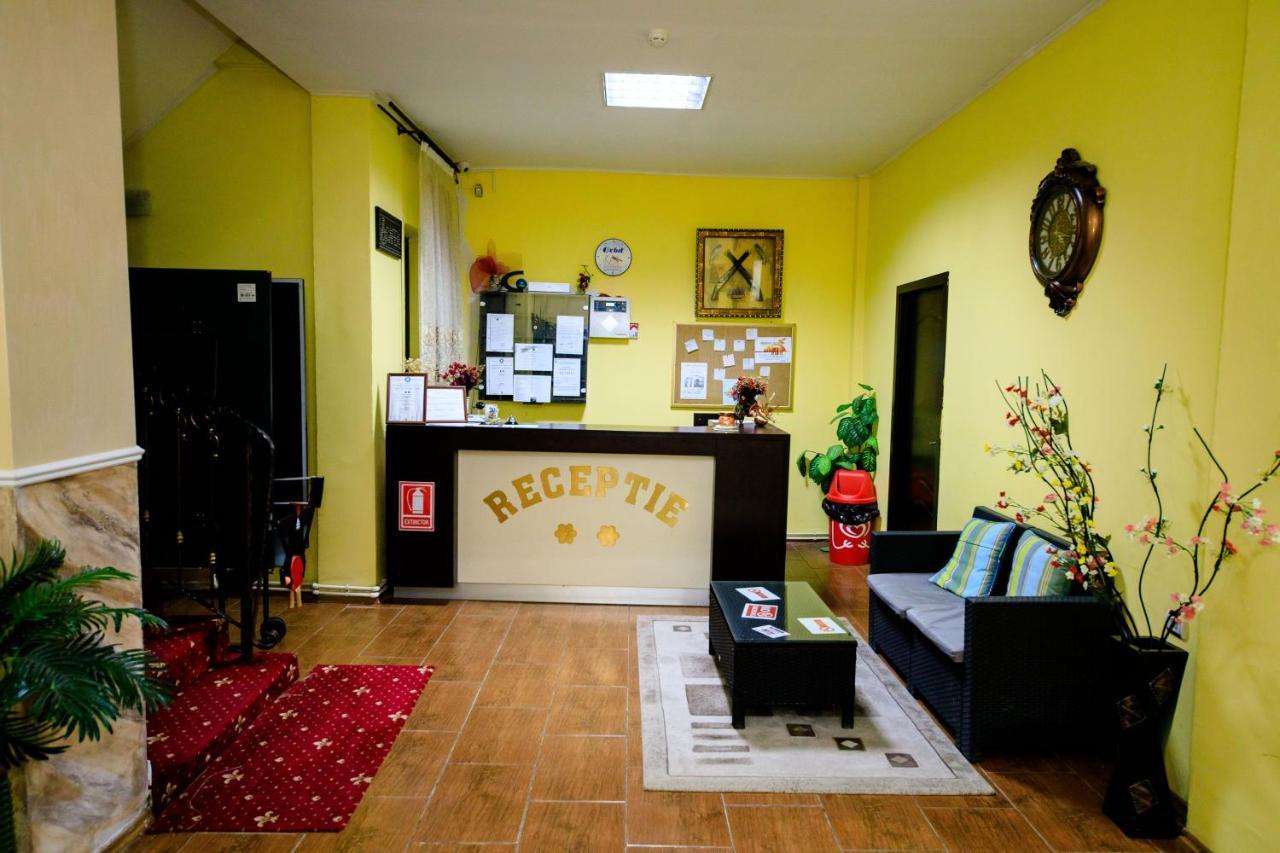 Pensiunea Grande Lepşa エクステリア 写真