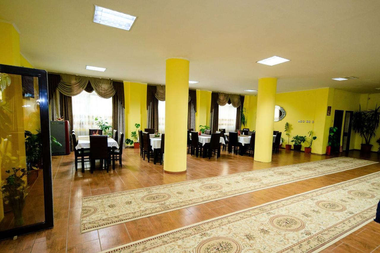 Pensiunea Grande Lepşa エクステリア 写真